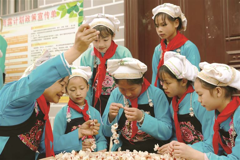 依兰云朵 | 绣在时光里的歌-南方文苑网