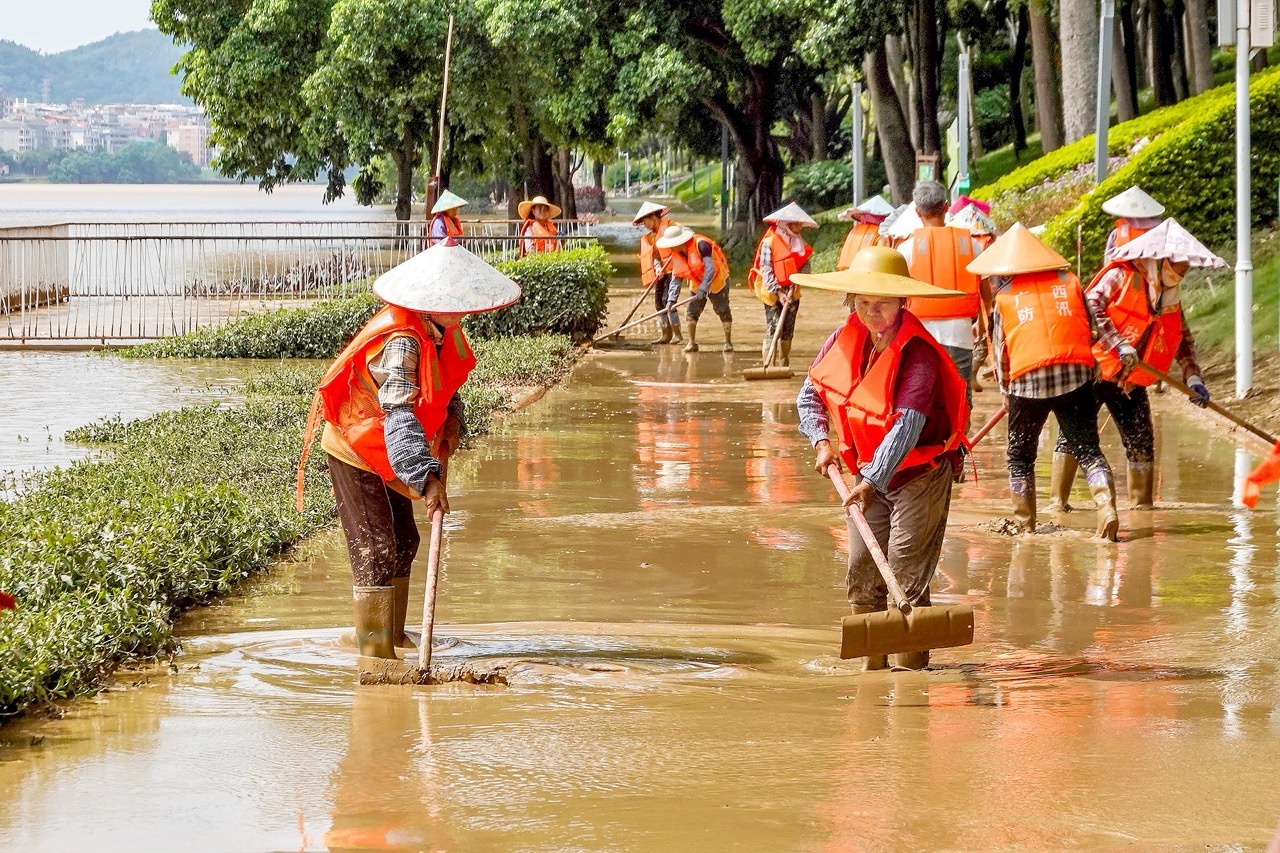 南宁文艺家颜东成、冯三四推出歌曲《你为什么这样红》-南方文苑网