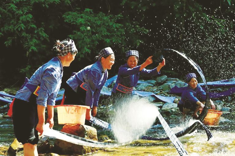 覃波 | 农耕文化底色中的诗性叙事-南方文苑网