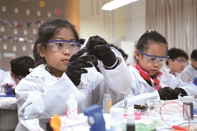 徐华 | 透镜里的人生智慧-南方文苑网