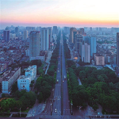 海角鱼 | 深夜巷口的拖拉机-南方文苑网