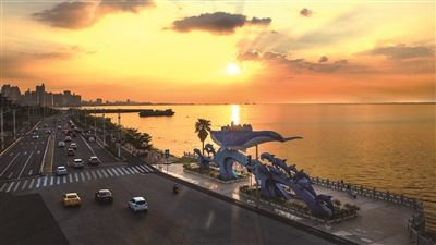 廖集凤 | 与夕阳撞个满怀-南方文苑网