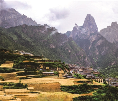 云雾中的“石匣子”2