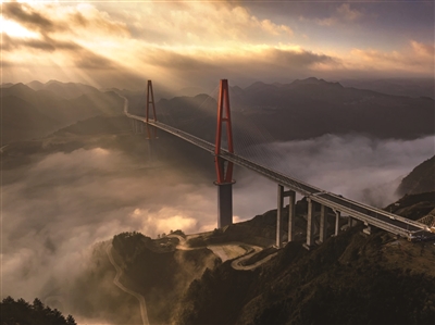 廖德全 | 在龙里河大桥上走过-南方文苑网