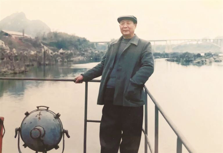 廖学新 | 散淡客李果河-南方文苑网