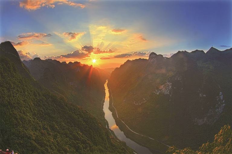 谭壮满 | 滔滔红水河（外一首）-南方文苑网