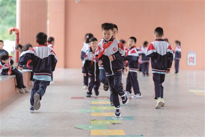 邓静 | “薄弱班”的春天-南方文苑网